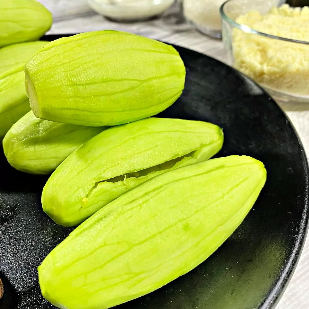 clean boiled pointed gourd